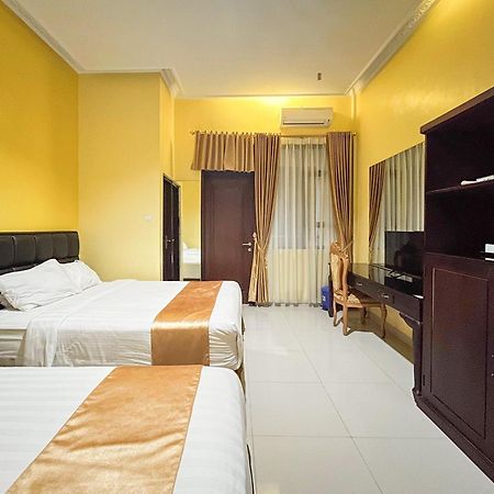 Kartika Hotel Syariah Pacitan Mitra Reddoorz Ngoại thất bức ảnh