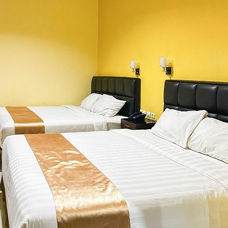 Kartika Hotel Syariah Pacitan Mitra Reddoorz Ngoại thất bức ảnh