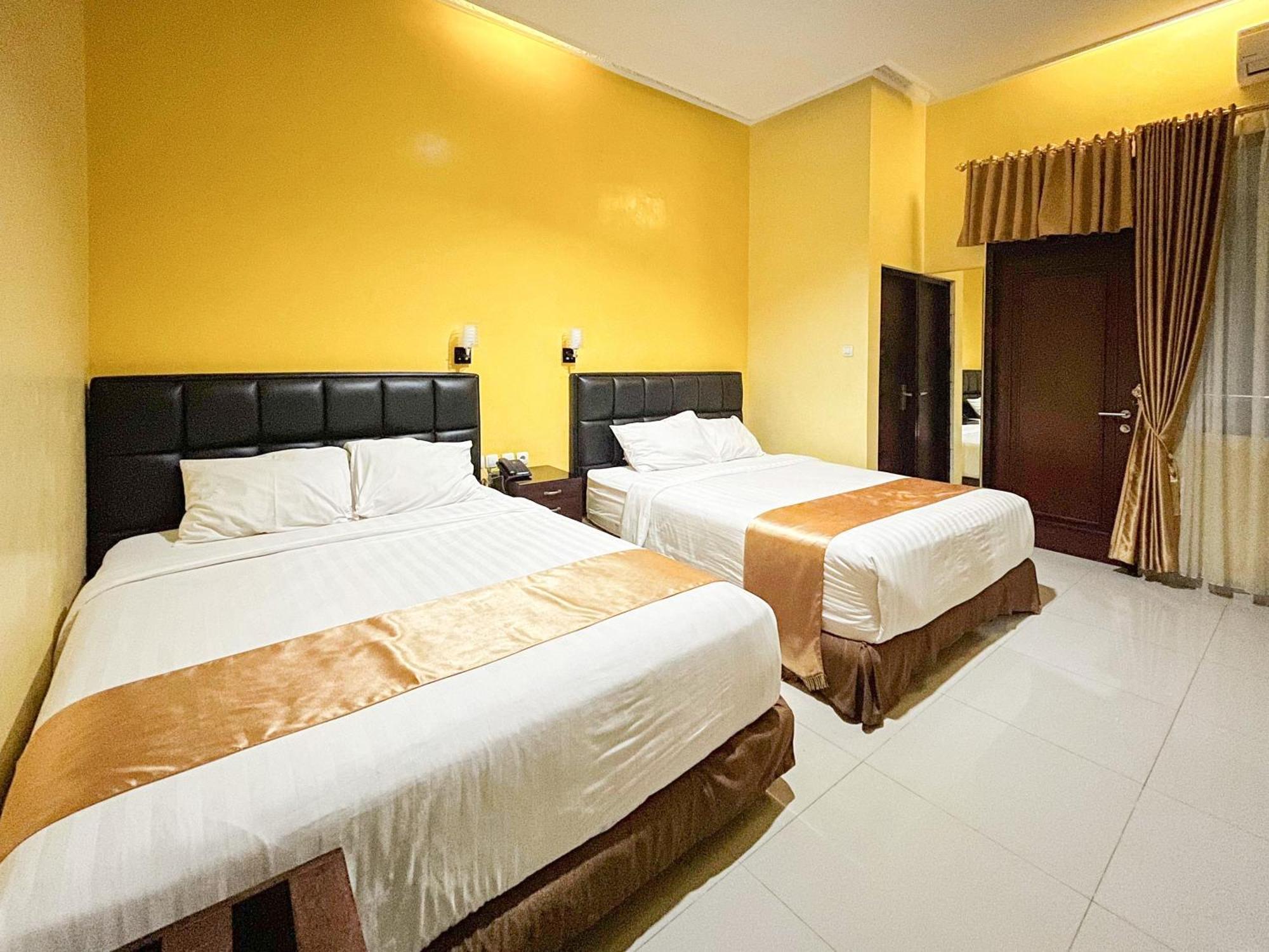 Kartika Hotel Syariah Pacitan Mitra Reddoorz Ngoại thất bức ảnh