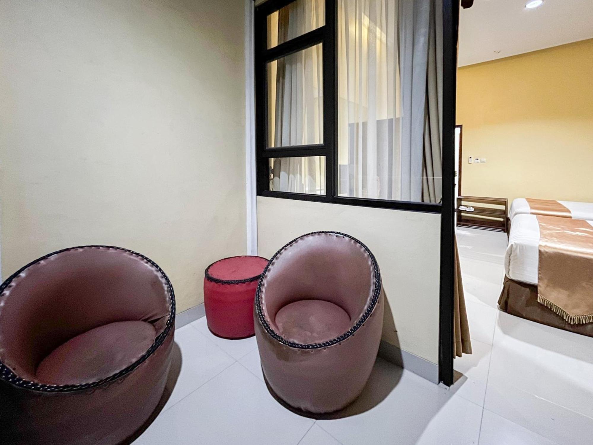 Kartika Hotel Syariah Pacitan Mitra Reddoorz Ngoại thất bức ảnh