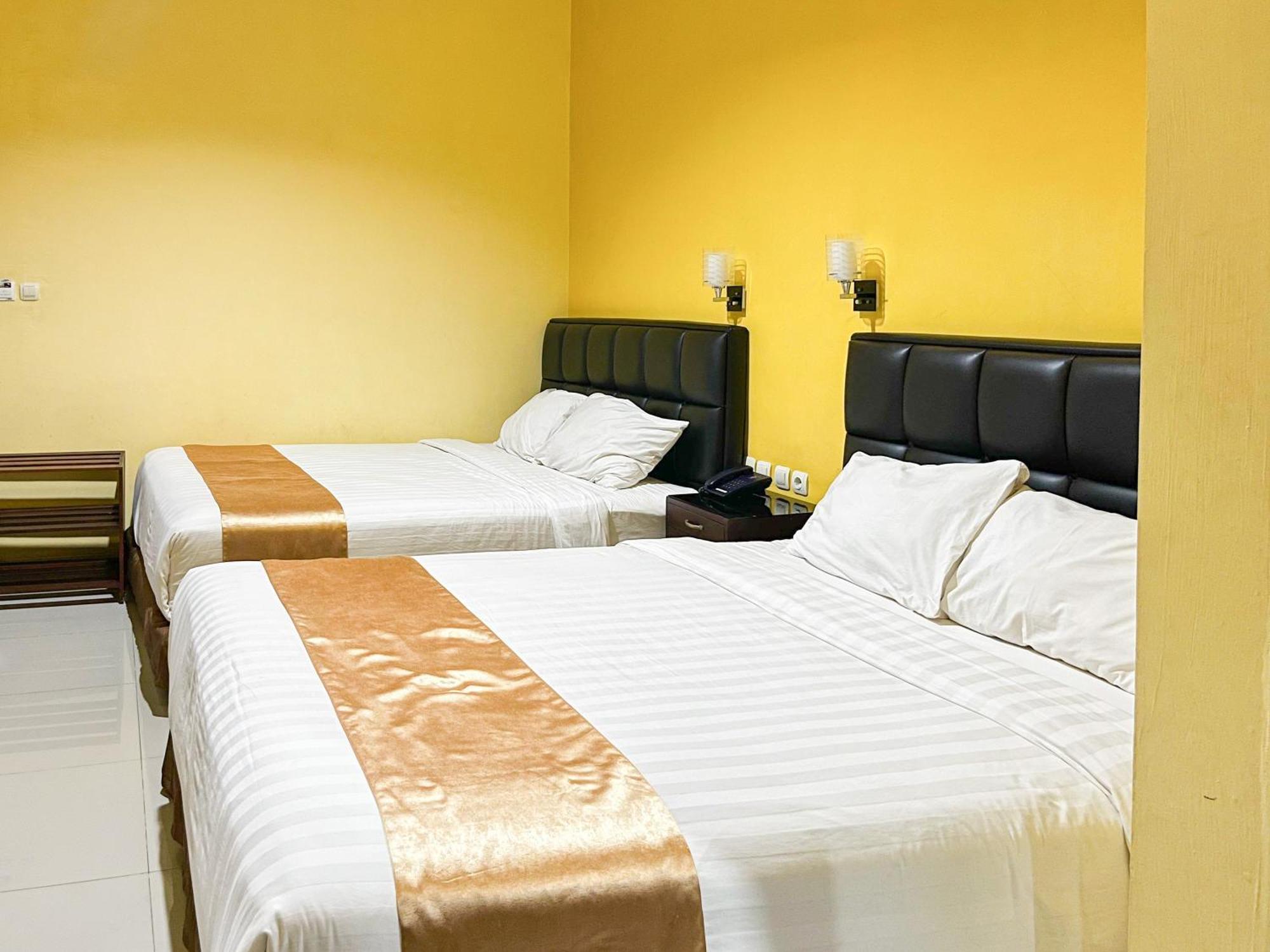 Kartika Hotel Syariah Pacitan Mitra Reddoorz Ngoại thất bức ảnh