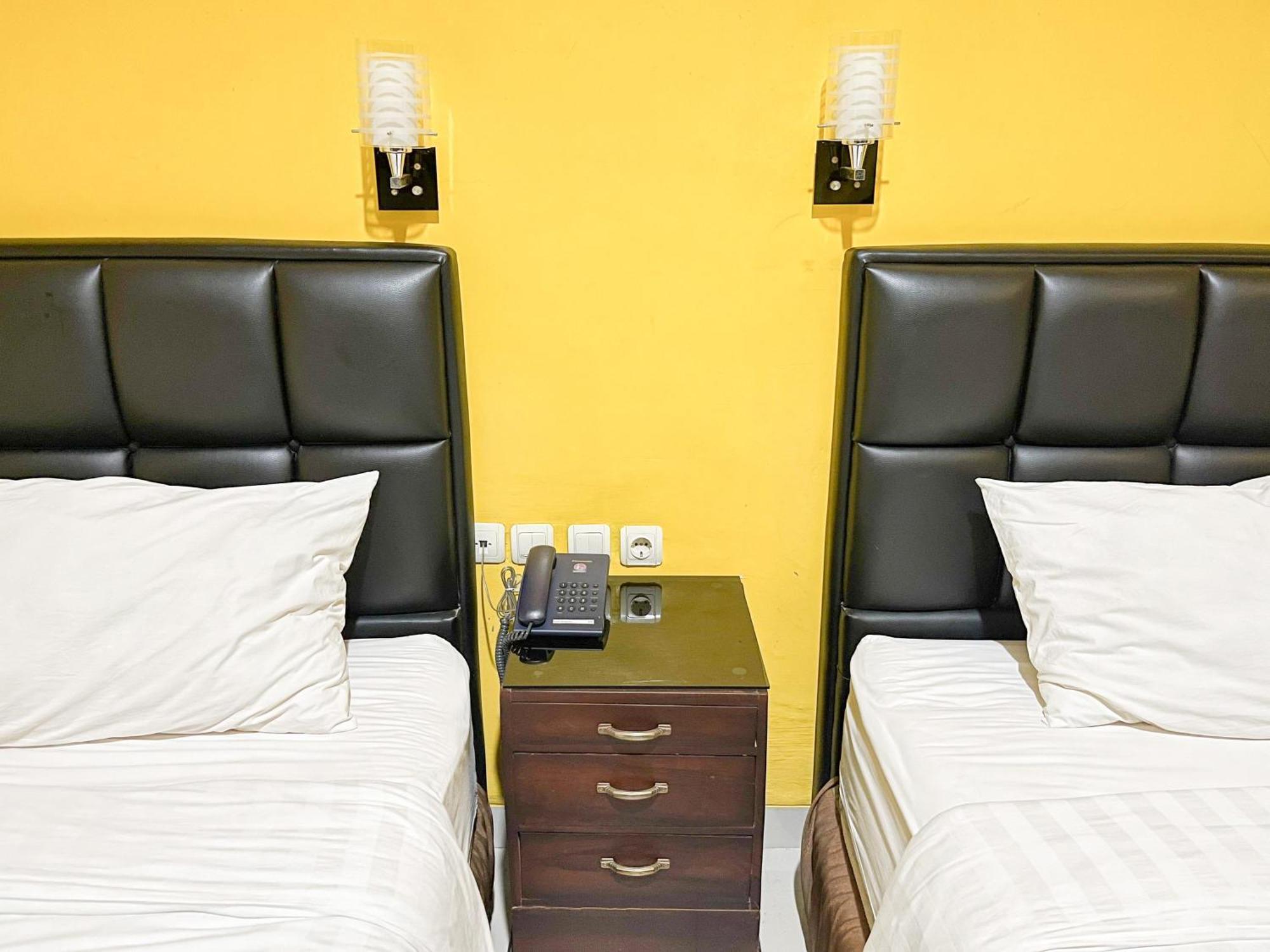 Kartika Hotel Syariah Pacitan Mitra Reddoorz Ngoại thất bức ảnh