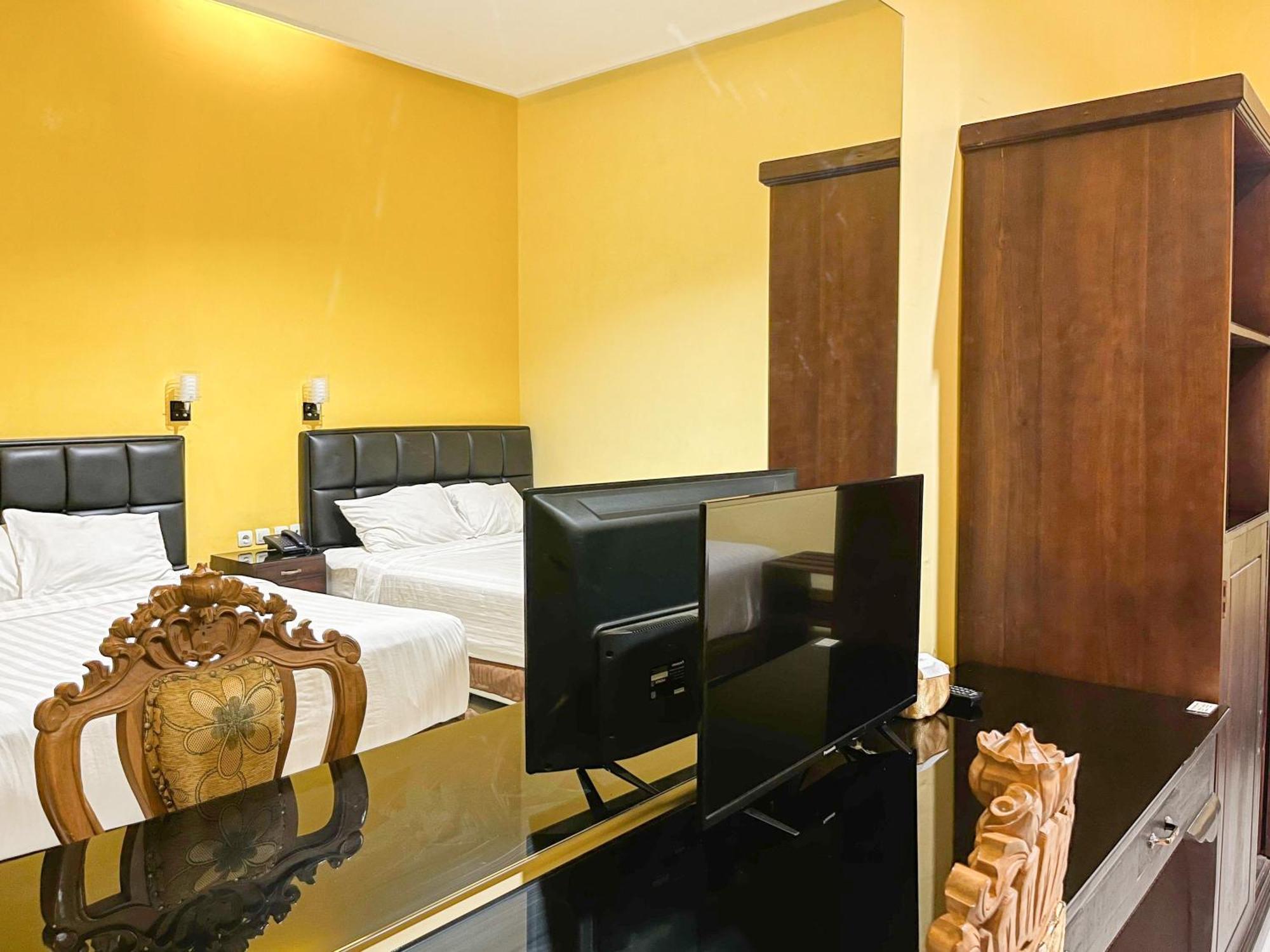 Kartika Hotel Syariah Pacitan Mitra Reddoorz Ngoại thất bức ảnh