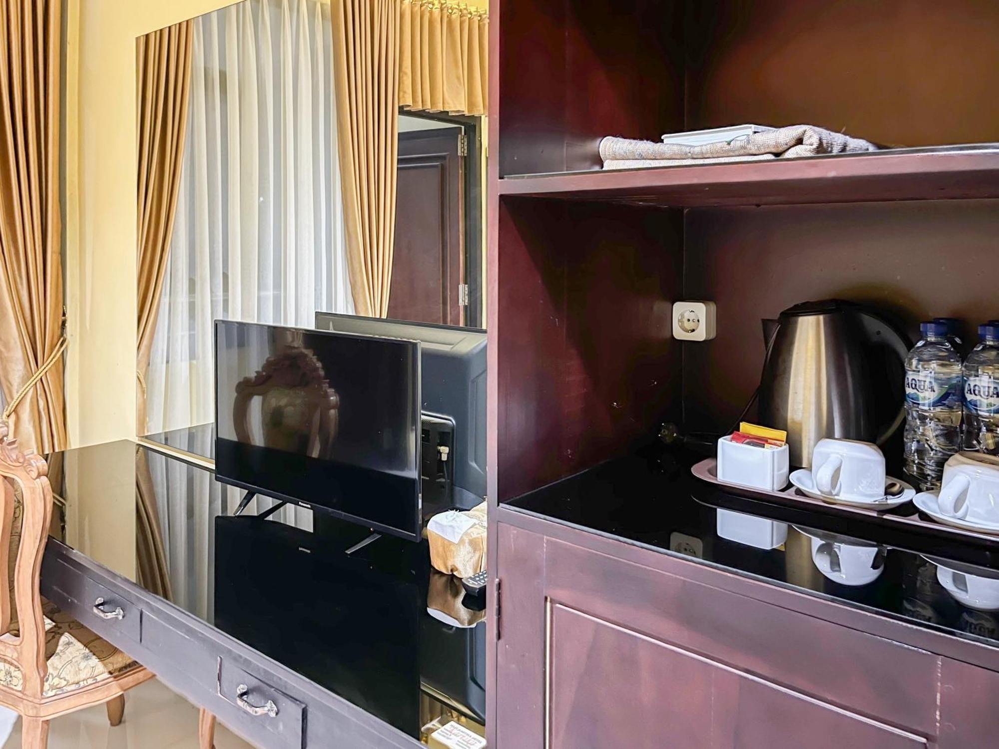 Kartika Hotel Syariah Pacitan Mitra Reddoorz Ngoại thất bức ảnh