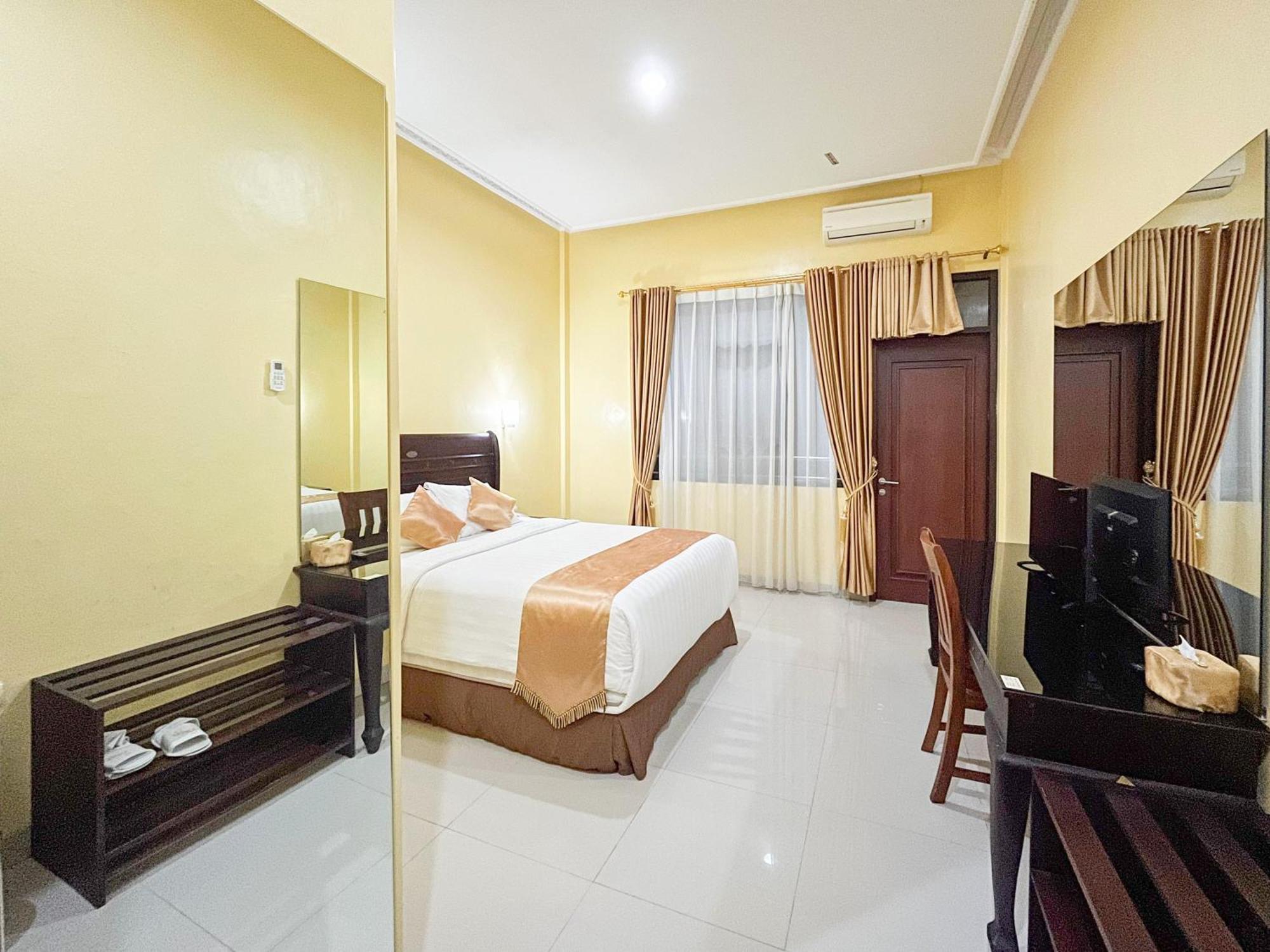 Kartika Hotel Syariah Pacitan Mitra Reddoorz Ngoại thất bức ảnh