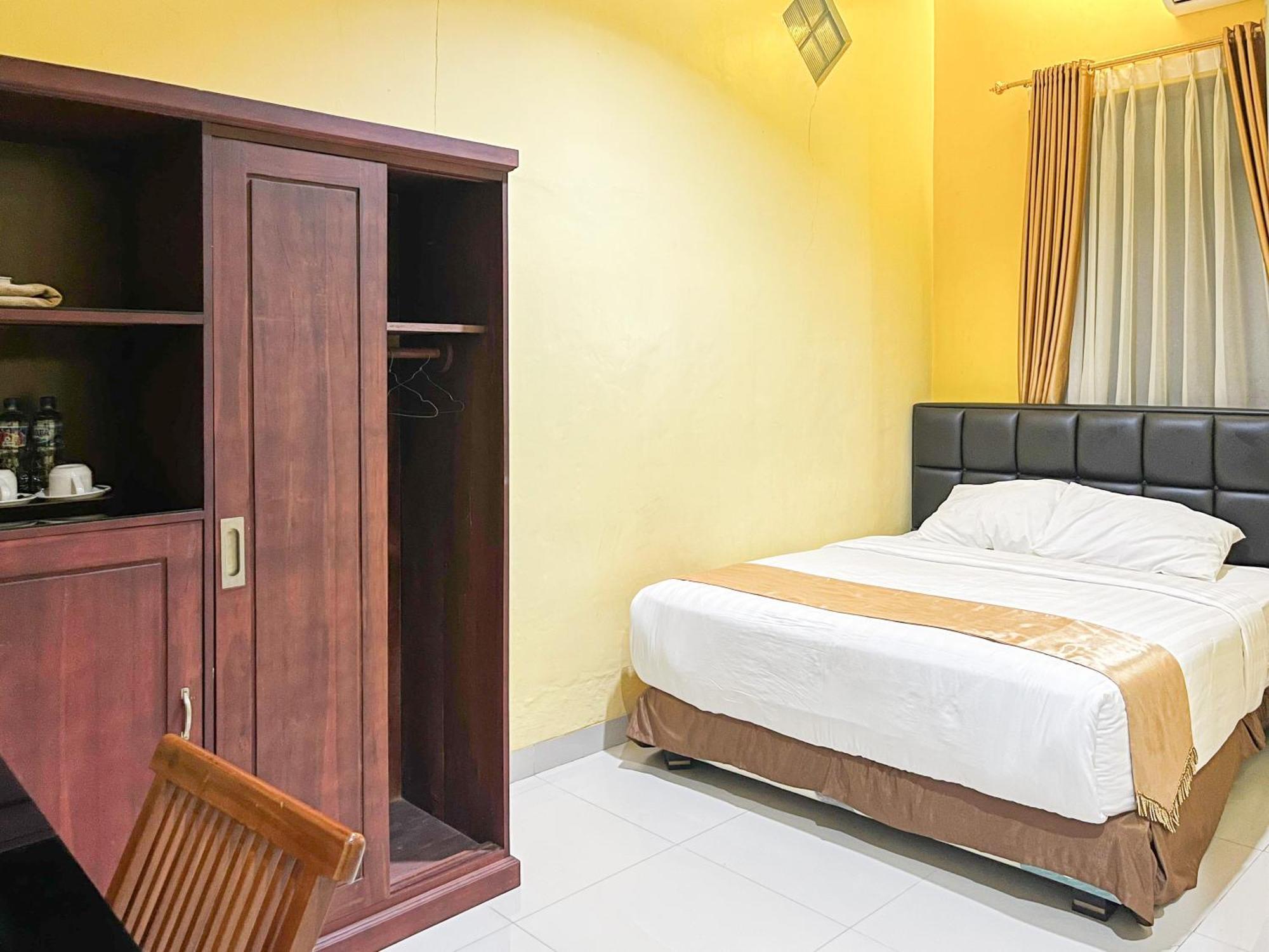Kartika Hotel Syariah Pacitan Mitra Reddoorz Ngoại thất bức ảnh