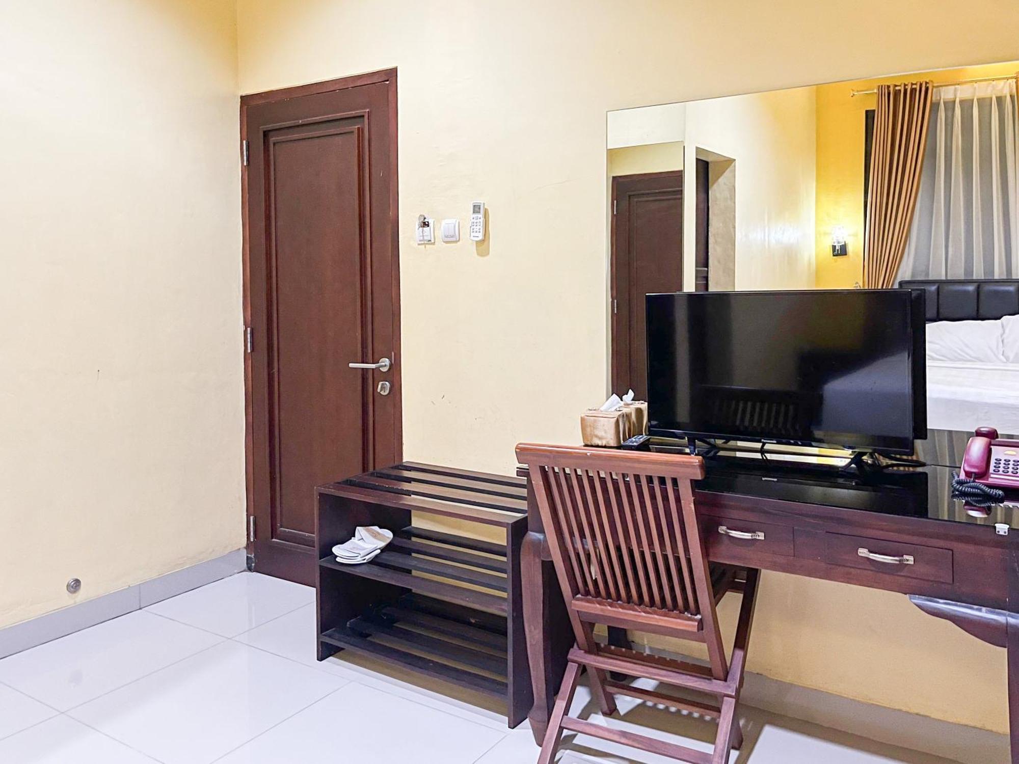 Kartika Hotel Syariah Pacitan Mitra Reddoorz Ngoại thất bức ảnh