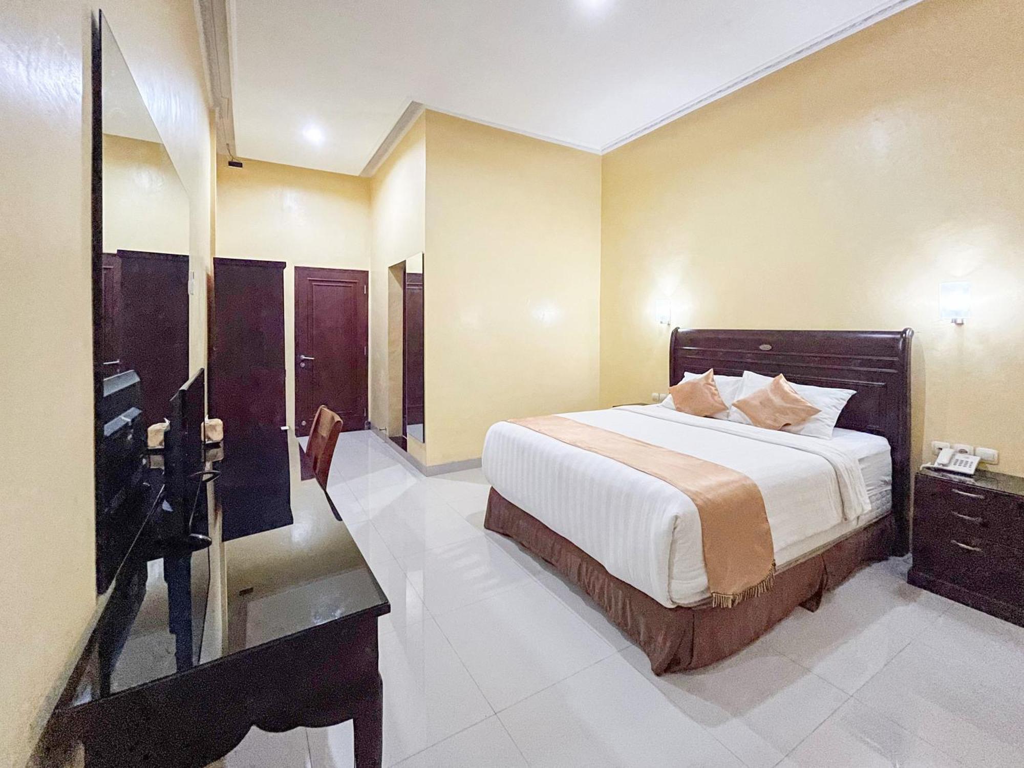 Kartika Hotel Syariah Pacitan Mitra Reddoorz Ngoại thất bức ảnh