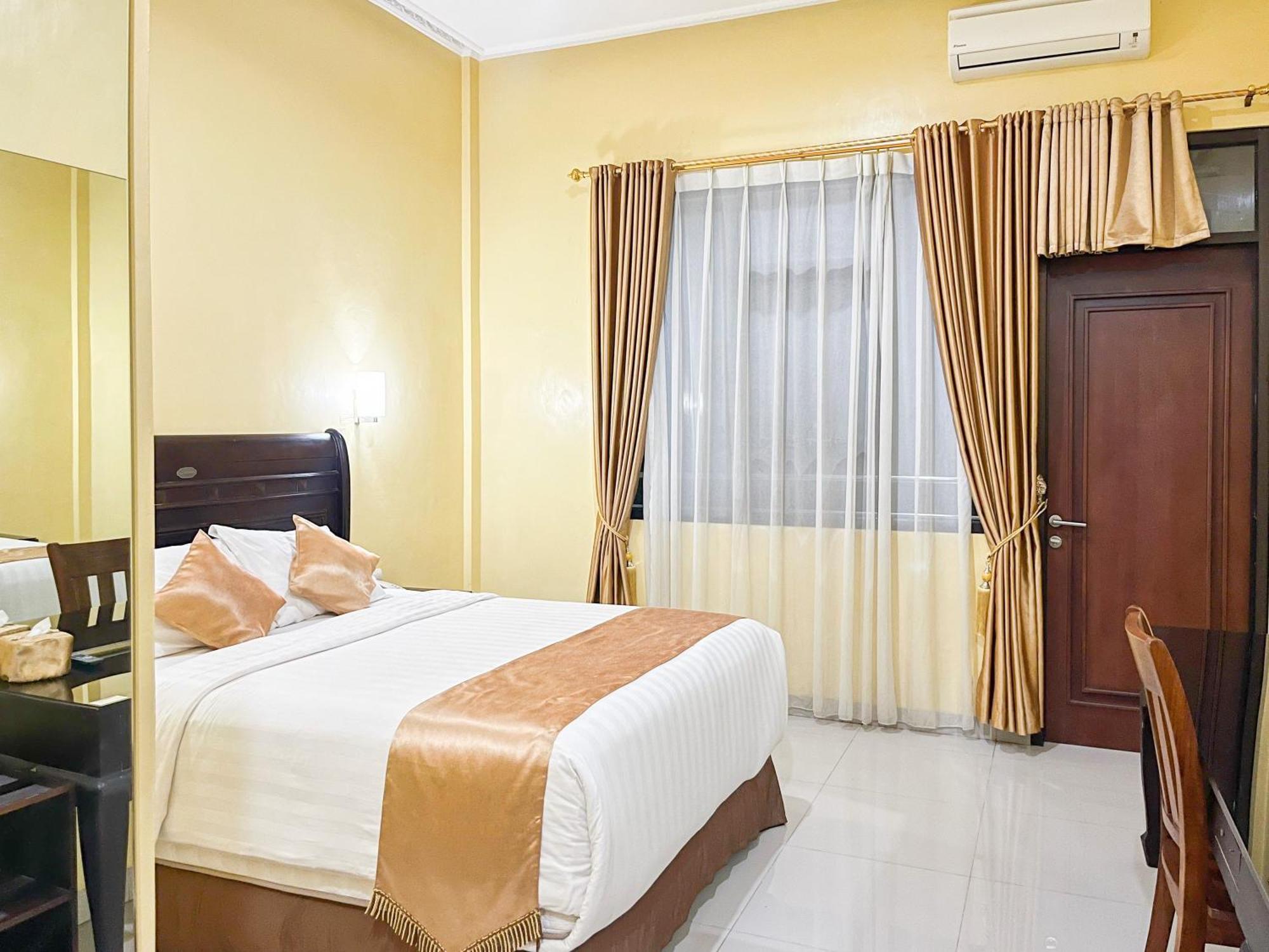 Kartika Hotel Syariah Pacitan Mitra Reddoorz Ngoại thất bức ảnh