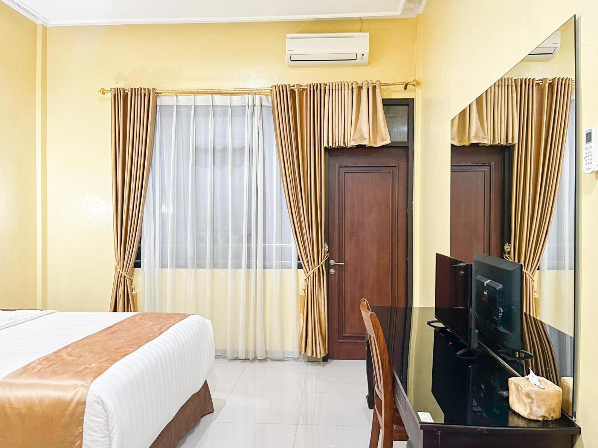 Kartika Hotel Syariah Pacitan Mitra Reddoorz Ngoại thất bức ảnh
