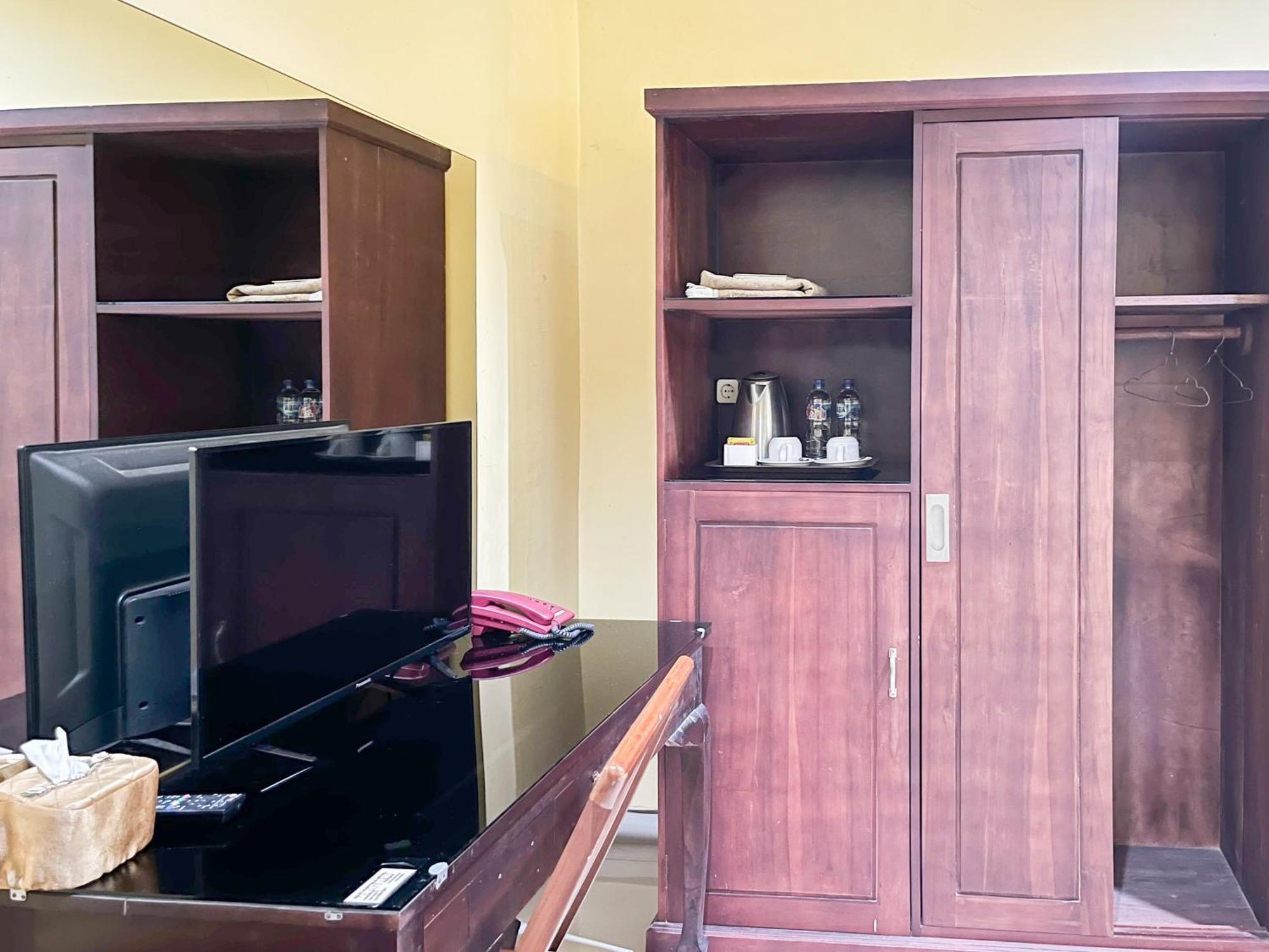 Kartika Hotel Syariah Pacitan Mitra Reddoorz Ngoại thất bức ảnh
