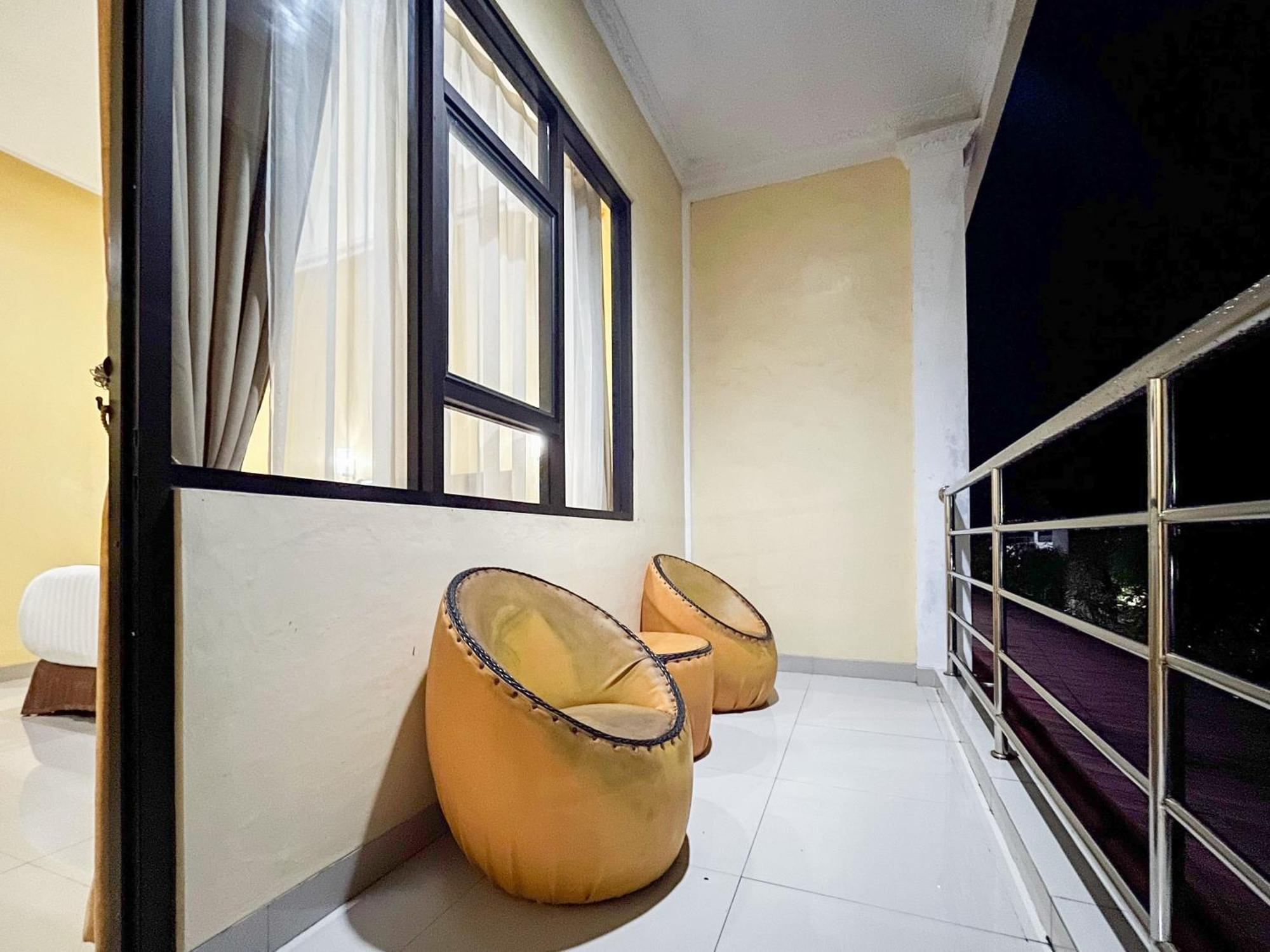Kartika Hotel Syariah Pacitan Mitra Reddoorz Ngoại thất bức ảnh