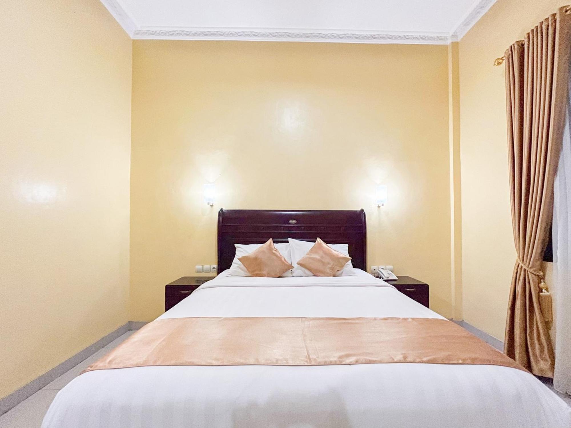 Kartika Hotel Syariah Pacitan Mitra Reddoorz Ngoại thất bức ảnh