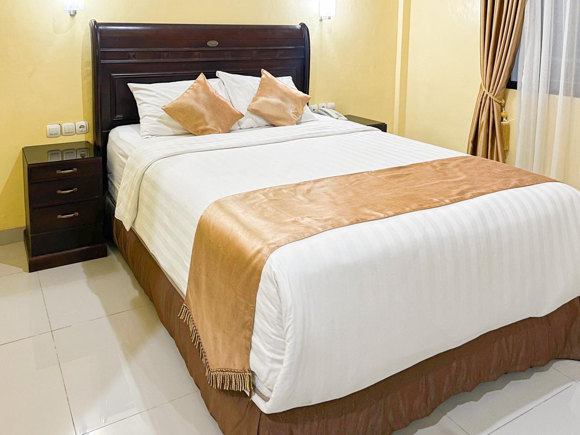 Kartika Hotel Syariah Pacitan Mitra Reddoorz Ngoại thất bức ảnh