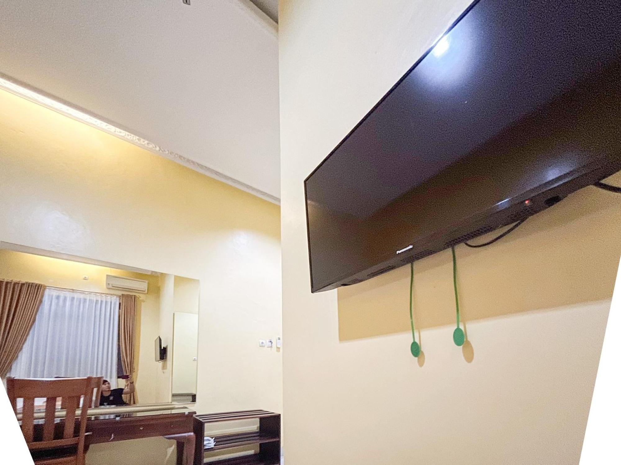Kartika Hotel Syariah Pacitan Mitra Reddoorz Ngoại thất bức ảnh
