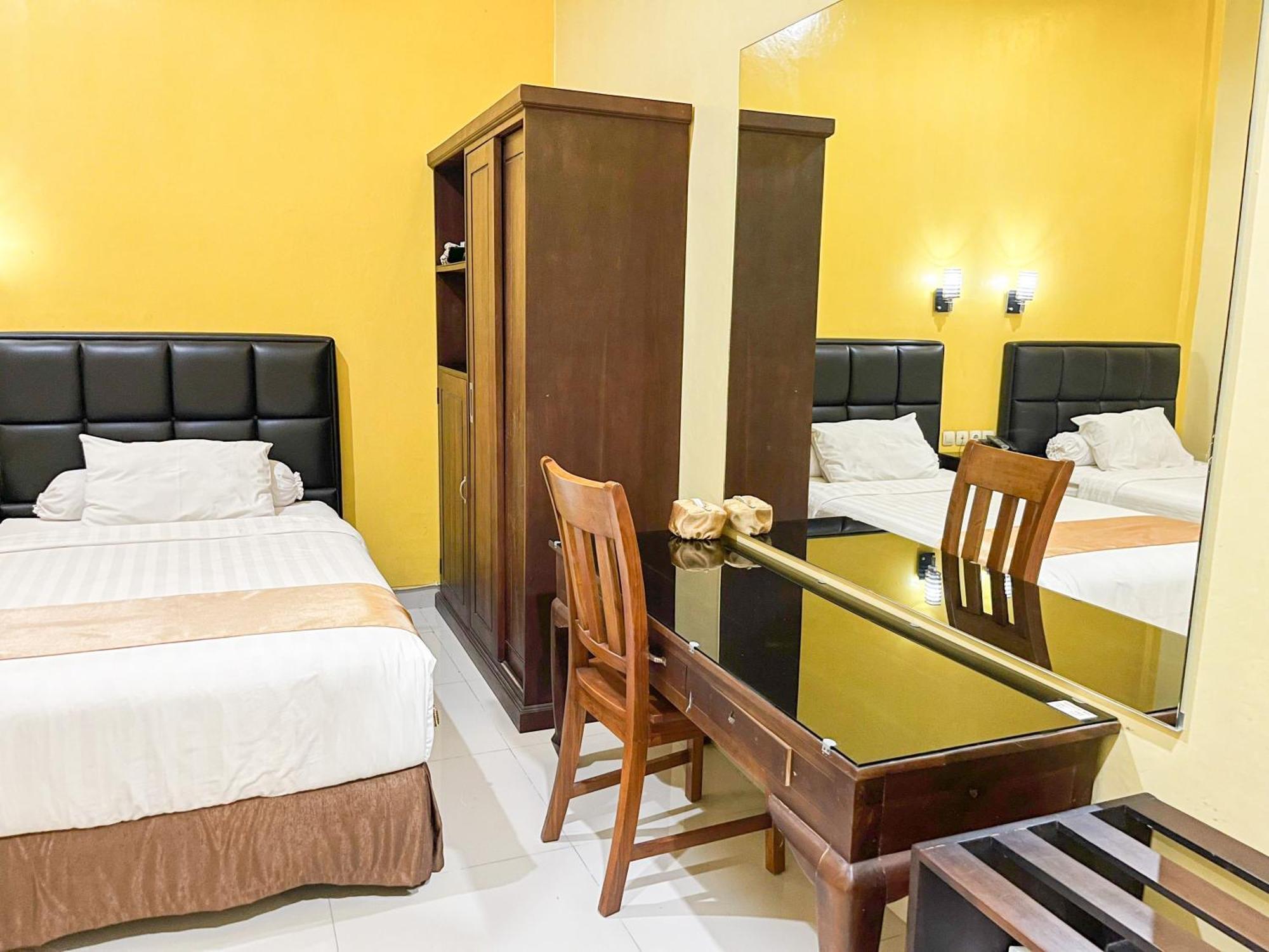 Kartika Hotel Syariah Pacitan Mitra Reddoorz Ngoại thất bức ảnh