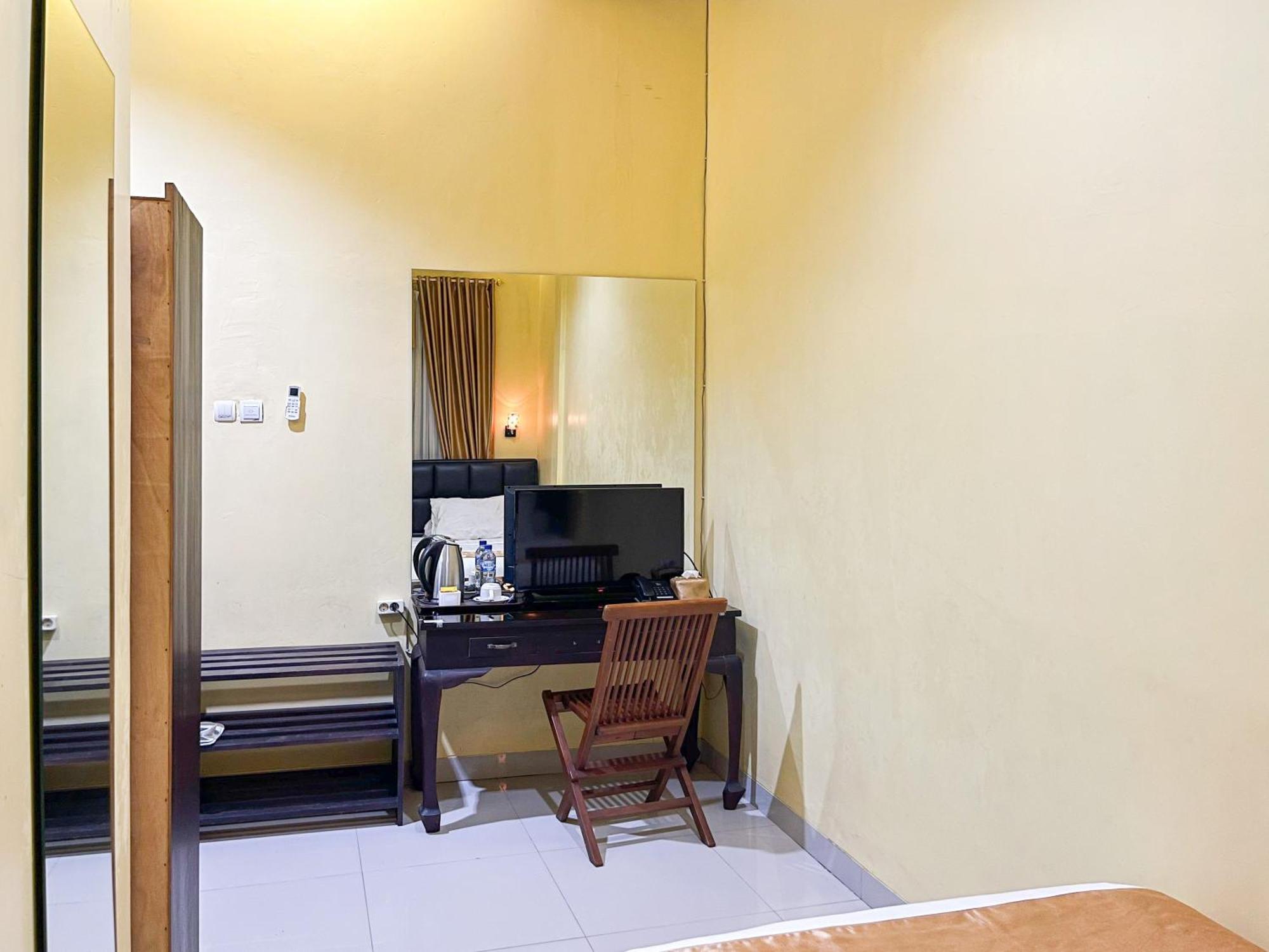 Kartika Hotel Syariah Pacitan Mitra Reddoorz Ngoại thất bức ảnh