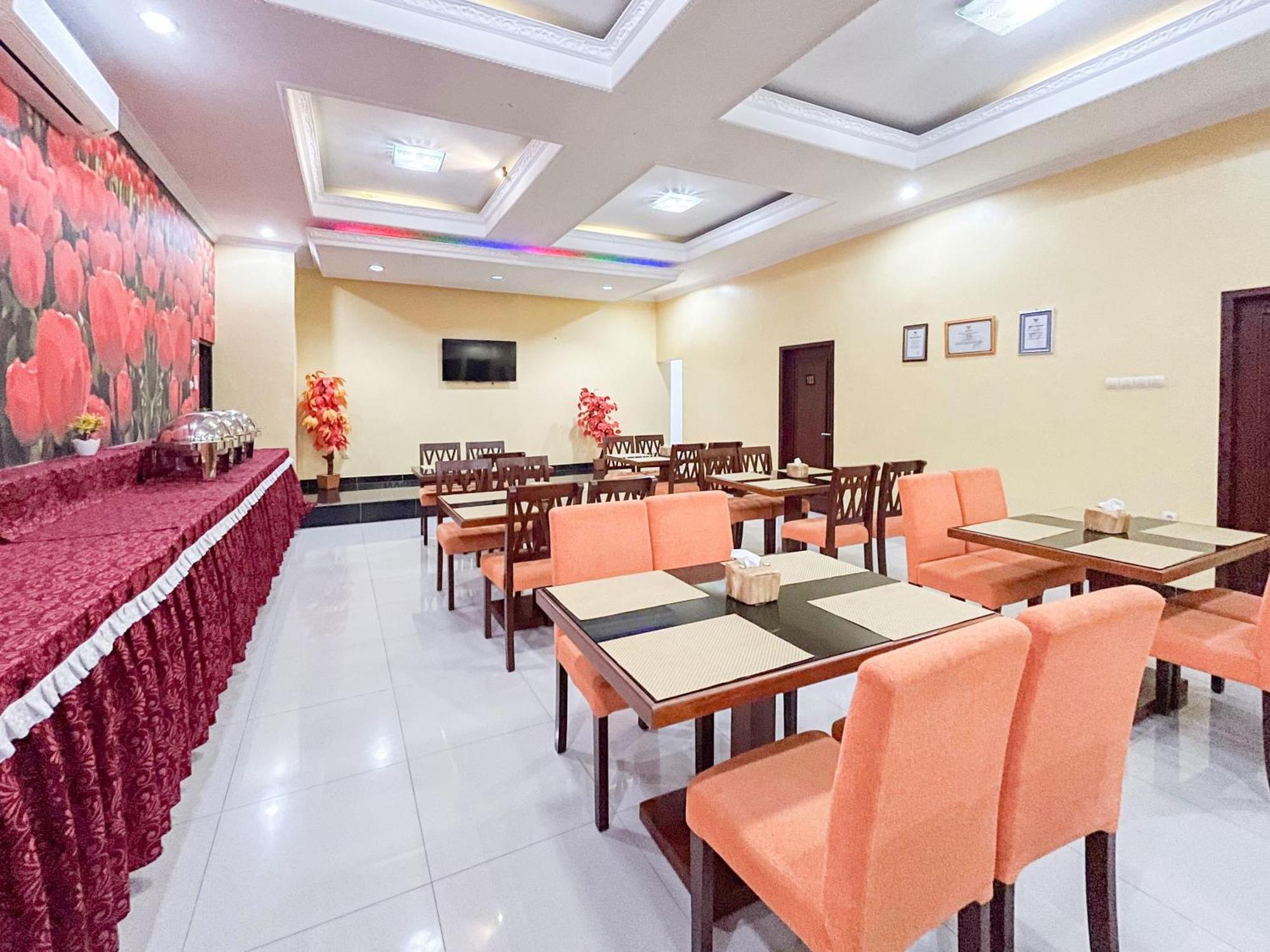 Kartika Hotel Syariah Pacitan Mitra Reddoorz Ngoại thất bức ảnh