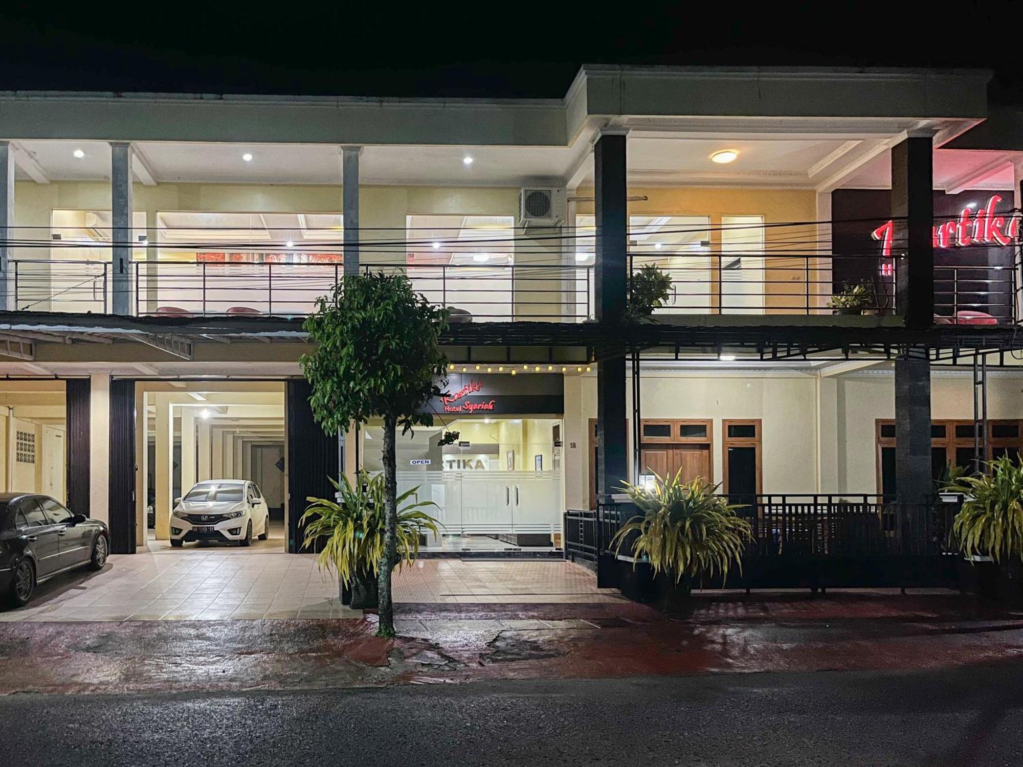 Kartika Hotel Syariah Pacitan Mitra Reddoorz Ngoại thất bức ảnh