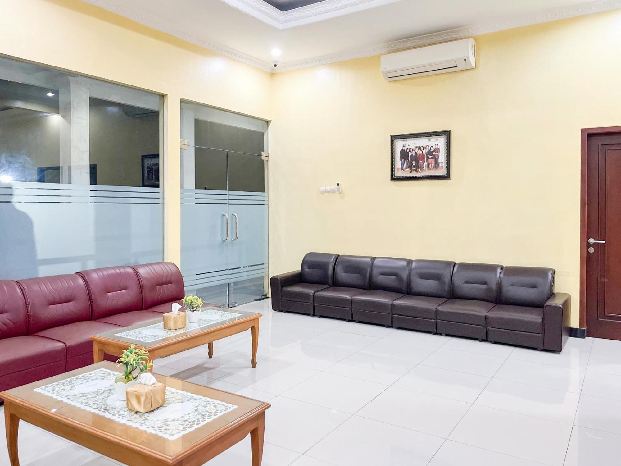 Kartika Hotel Syariah Pacitan Mitra Reddoorz Ngoại thất bức ảnh