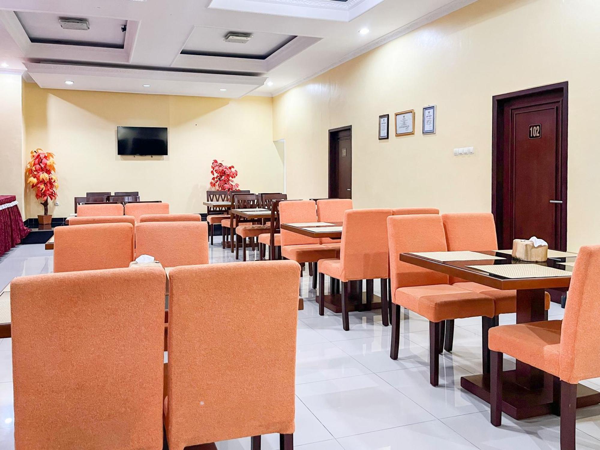 Kartika Hotel Syariah Pacitan Mitra Reddoorz Ngoại thất bức ảnh