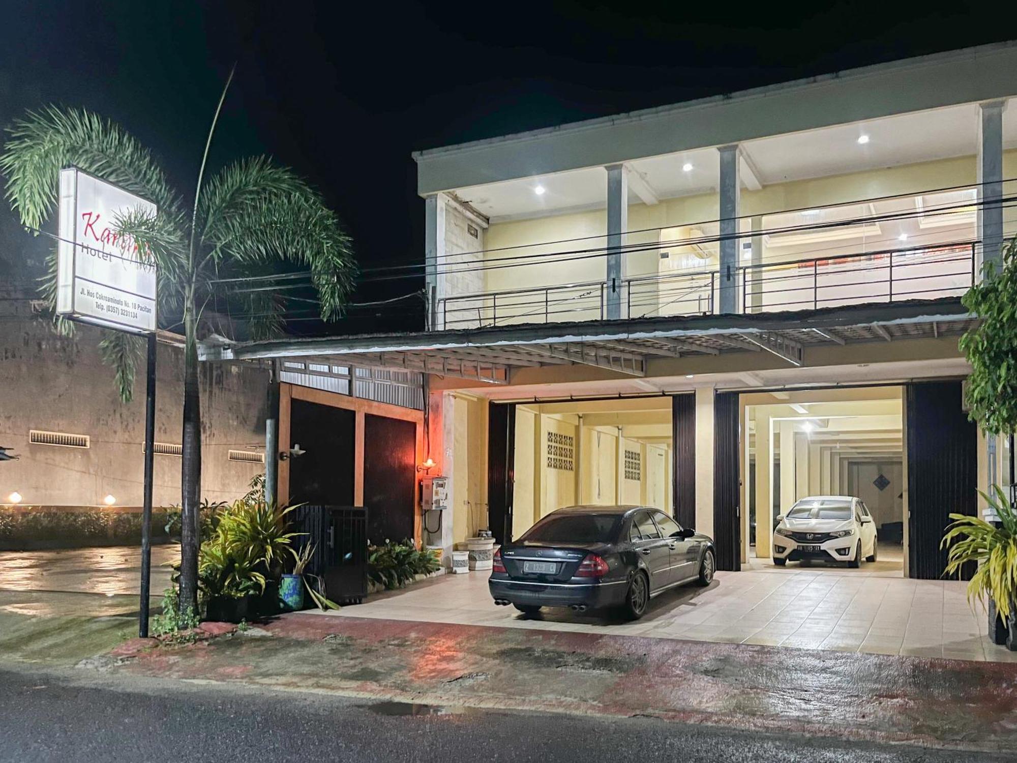 Kartika Hotel Syariah Pacitan Mitra Reddoorz Ngoại thất bức ảnh