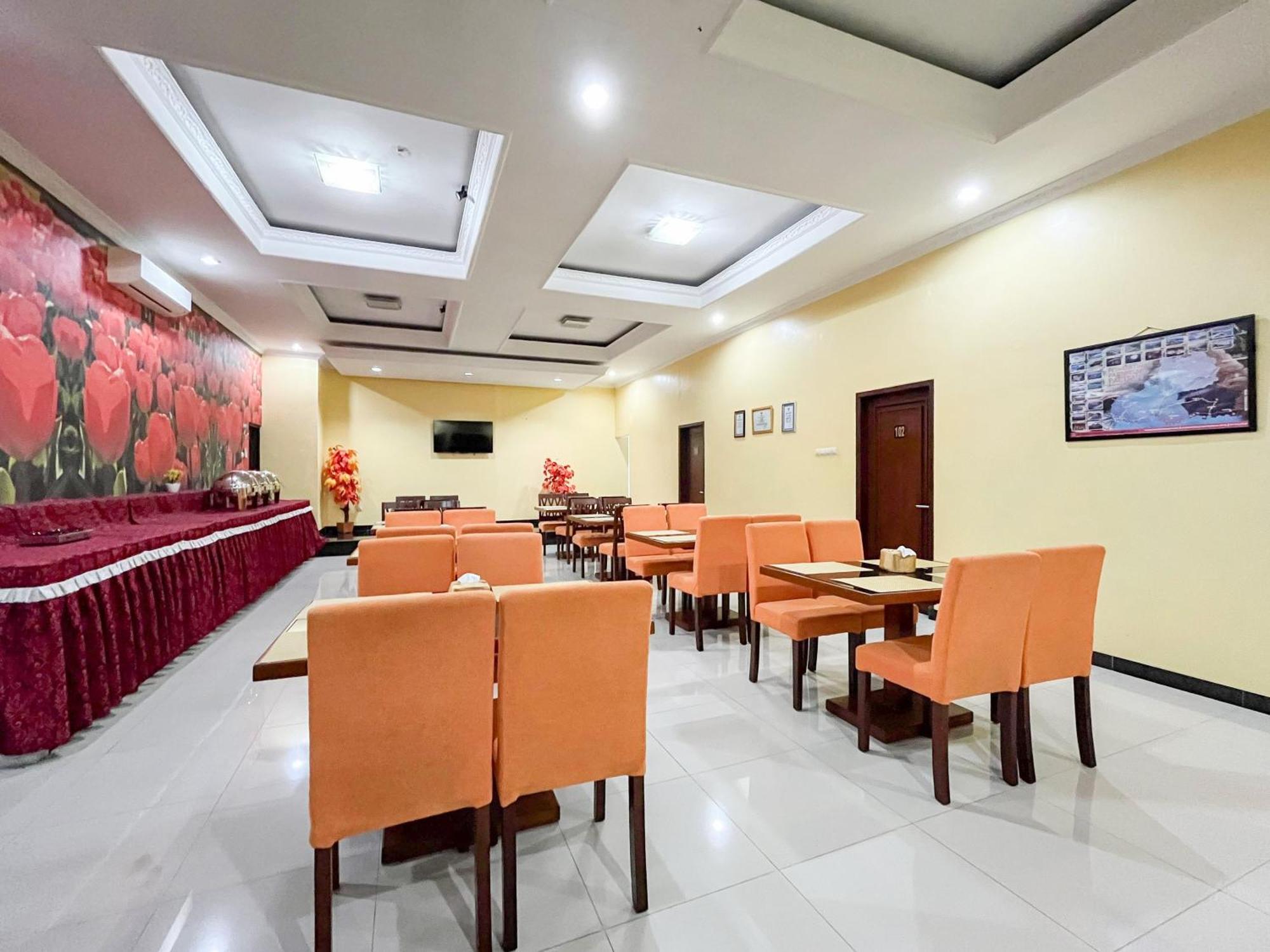 Kartika Hotel Syariah Pacitan Mitra Reddoorz Ngoại thất bức ảnh