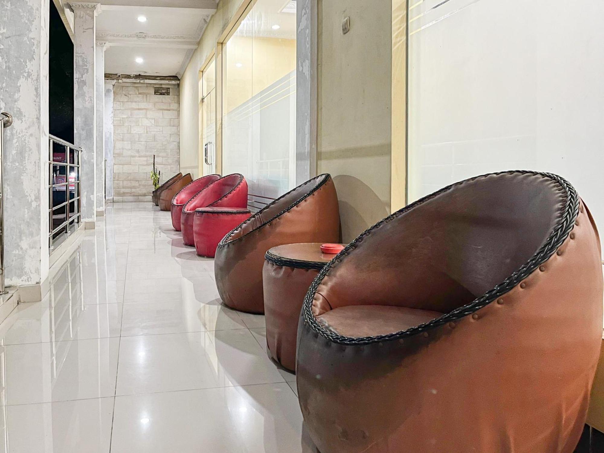 Kartika Hotel Syariah Pacitan Mitra Reddoorz Ngoại thất bức ảnh