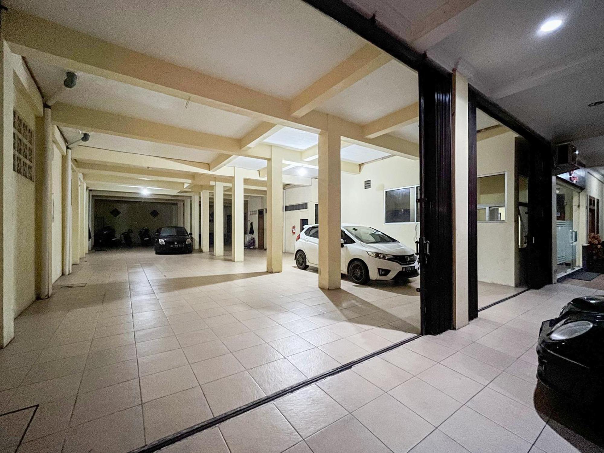 Kartika Hotel Syariah Pacitan Mitra Reddoorz Ngoại thất bức ảnh