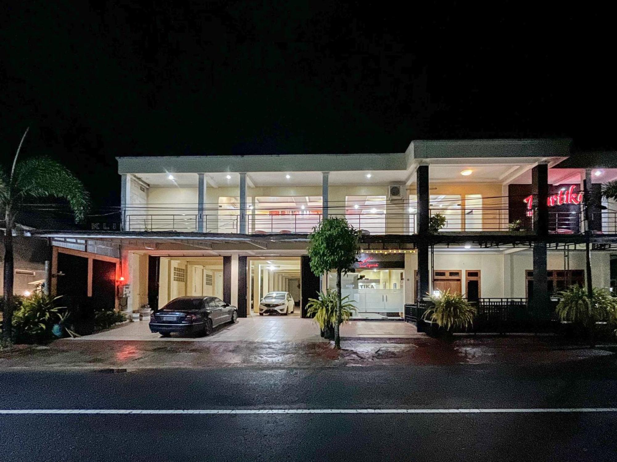 Kartika Hotel Syariah Pacitan Mitra Reddoorz Ngoại thất bức ảnh